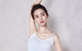 女明星一字马挡部照片,惊艳一字马！女明星柔韧身姿引网友热议