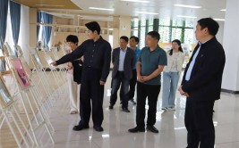 希望美术教育双师登录入口荧屏映初心艺术润桃李——庐江二中校友张粟回访母校点亮学子梦想